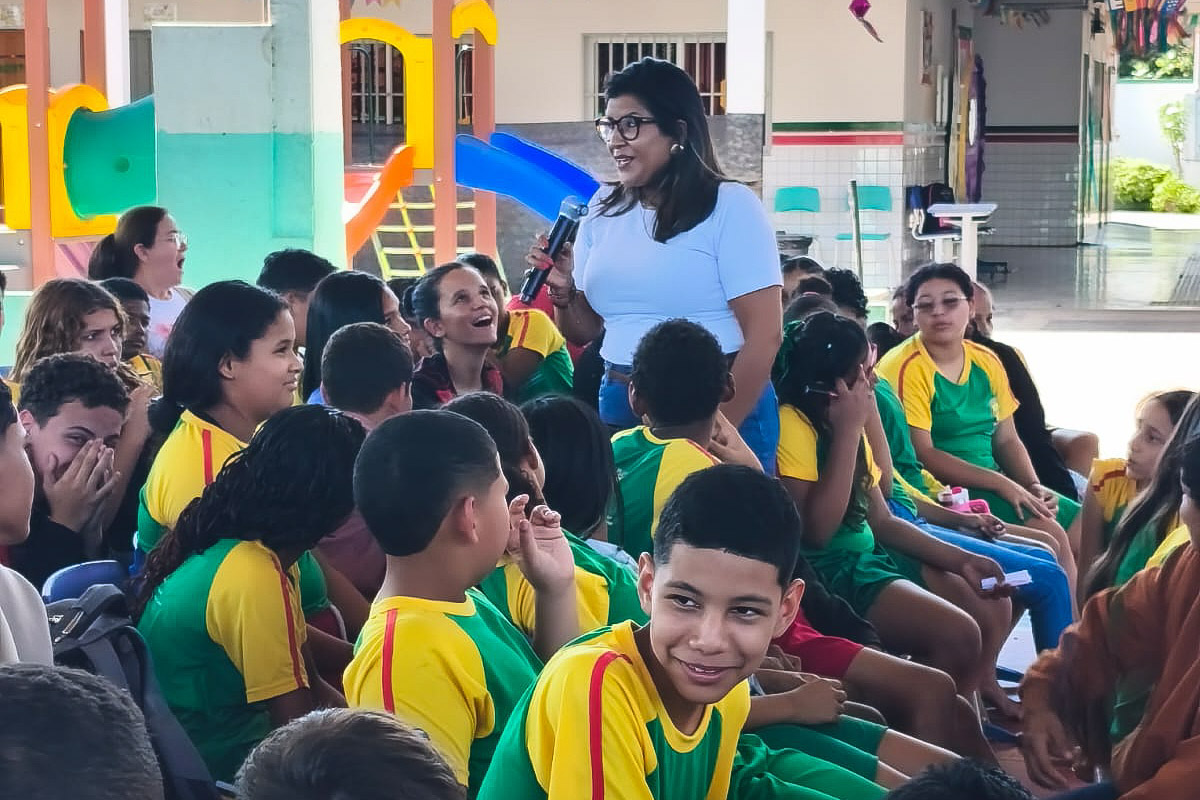 Escola municipal realiza ações de conscientização entre alunos e professores sobre o tema Agosto Lilás