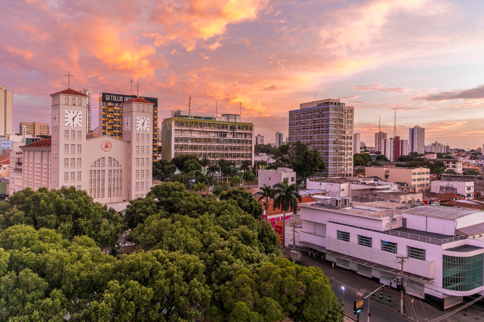 Semana começa com trégua no calor em Cuiabá, mas temperaturas voltam a subir e podem chegar aos 39°C em MT